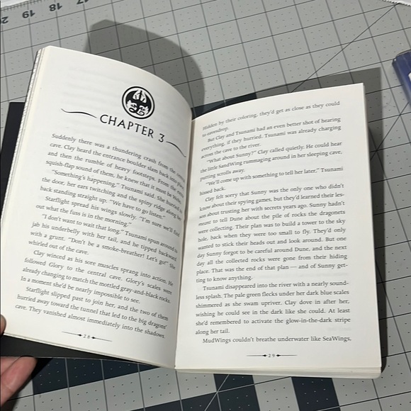 Scholastic Wings of Fire: The Dragonet Prophecy - Vibrant Cover - Picture 5 of 5